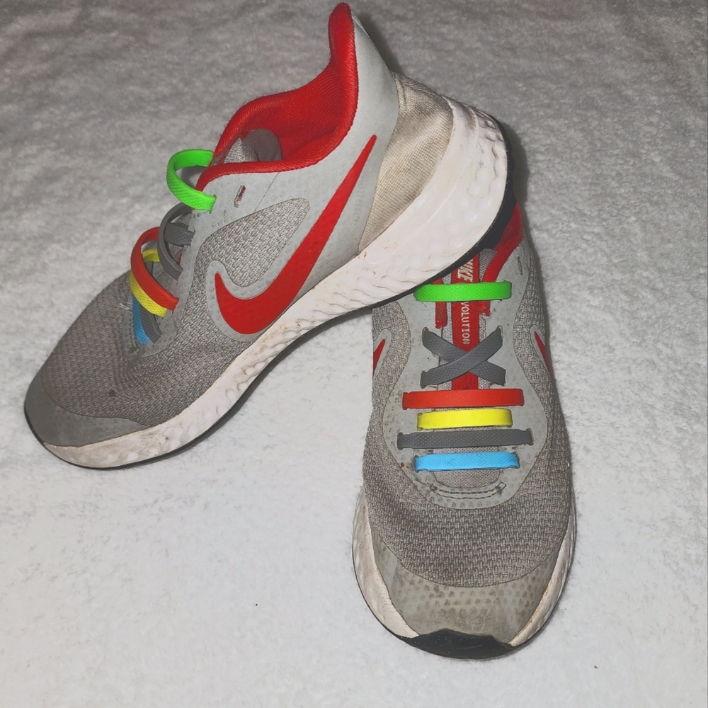 Nike Revolution Youth Size 4Y Sneakers